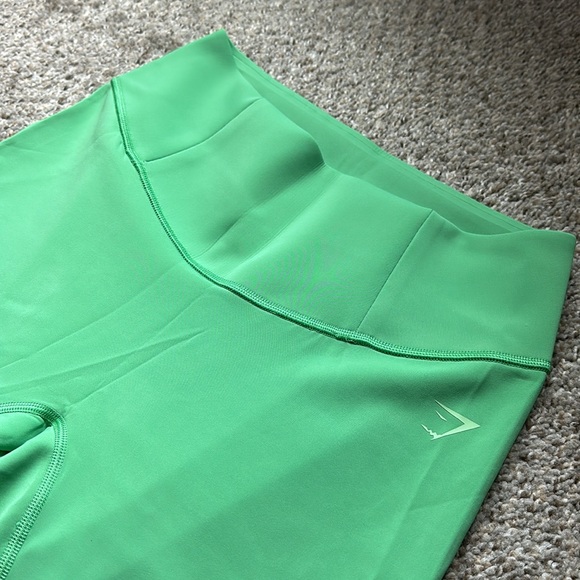 BRAND NEW NEVER WARN GYM SHARK SIZE M LEGGINGS - Picture 3 of 5